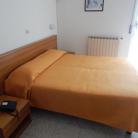Hotel Milano Loano Esterno foto