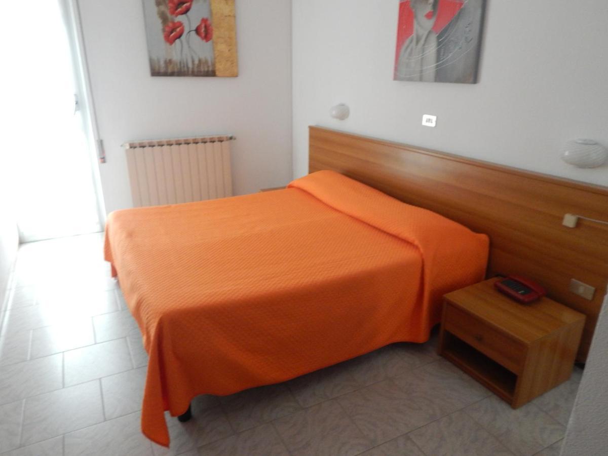 Hotel Milano Loano Esterno foto