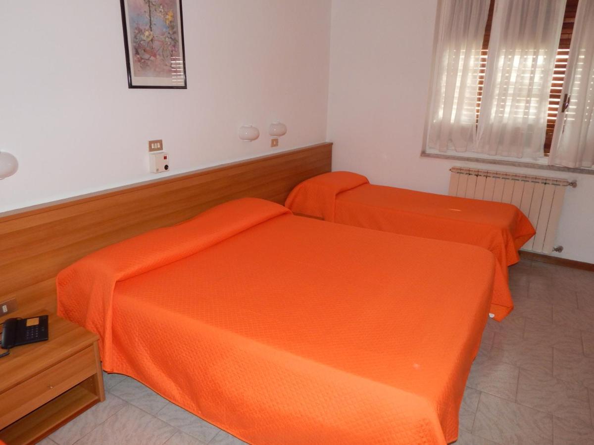 Hotel Milano Loano Esterno foto