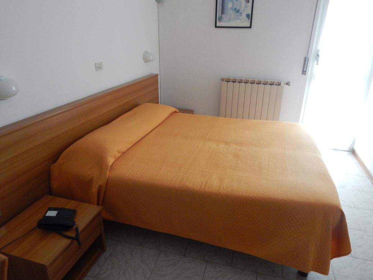 Hotel Milano Loano Esterno foto