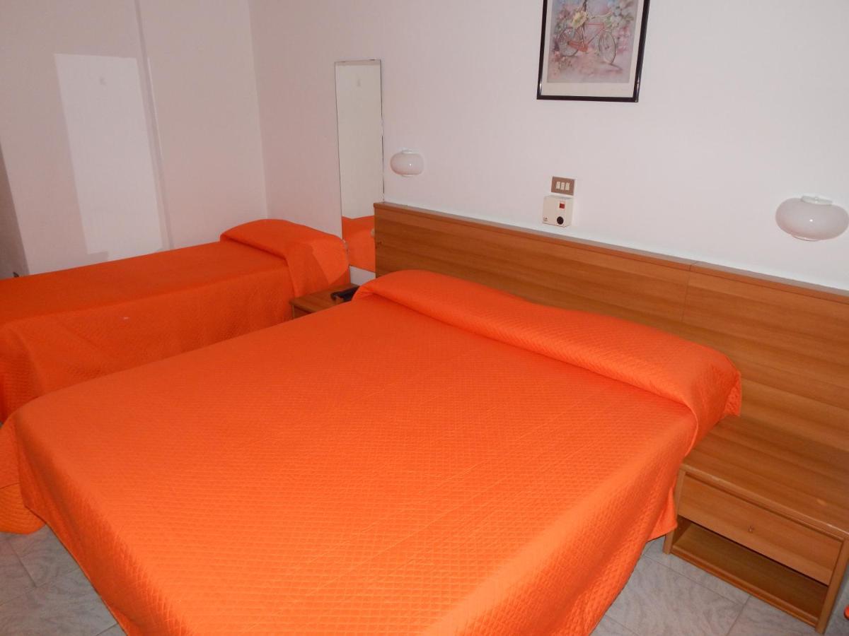 Hotel Milano Loano Esterno foto