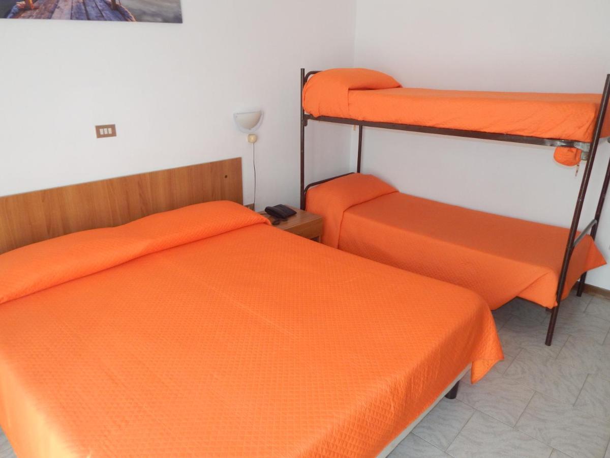 Hotel Milano Loano Esterno foto