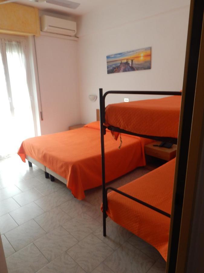 Hotel Milano Loano Esterno foto