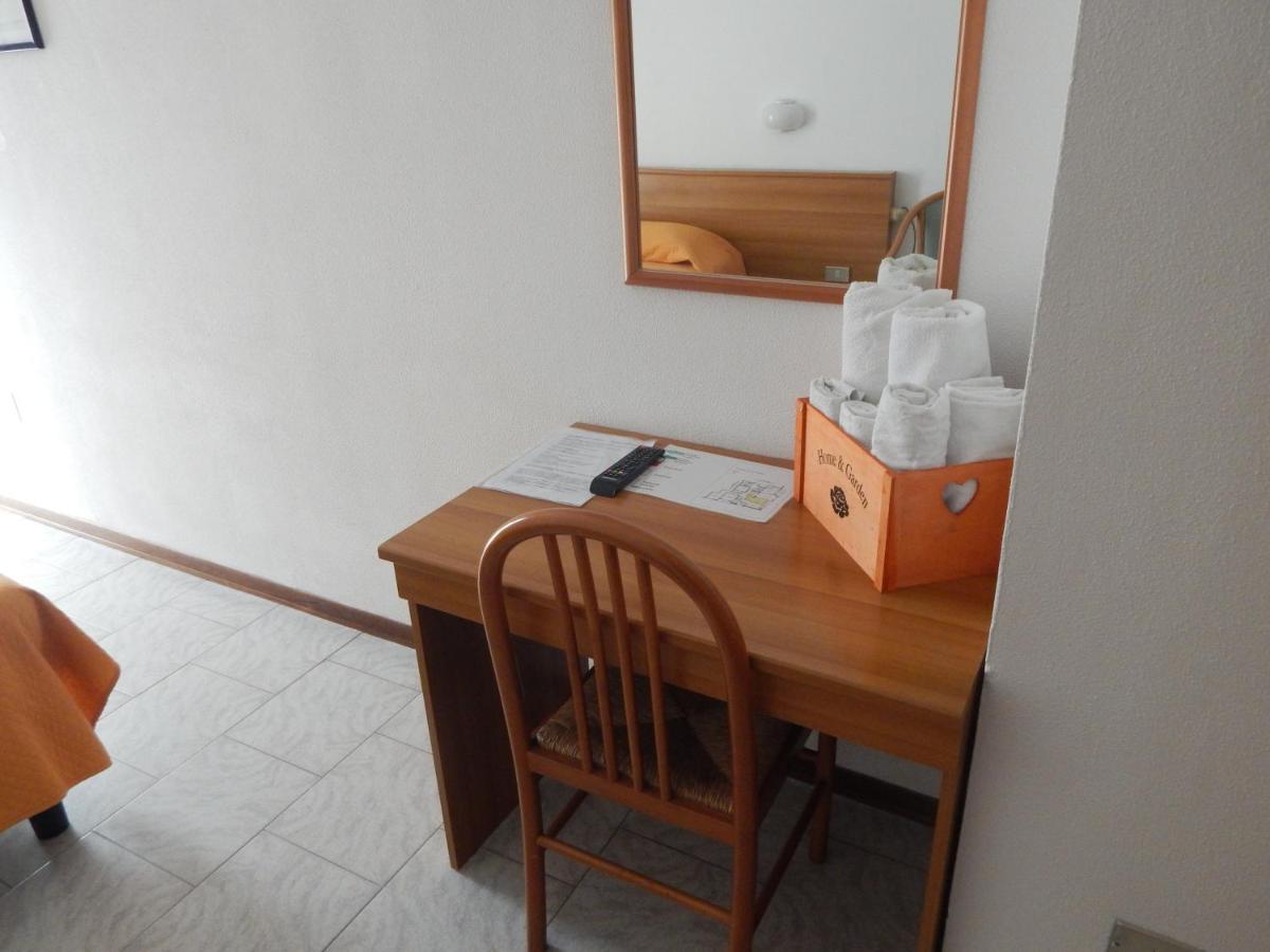 Hotel Milano Loano Esterno foto