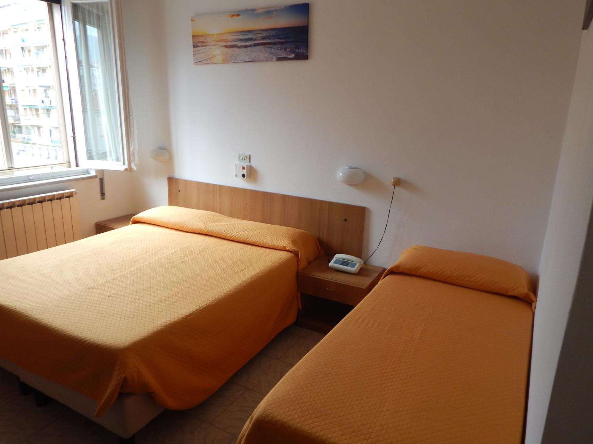 Hotel Milano Loano Esterno foto